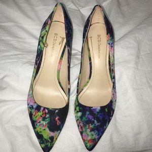 Multicolored pointed toe heels